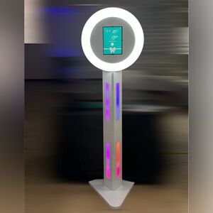 iPad Selfie Station Photo Booth White